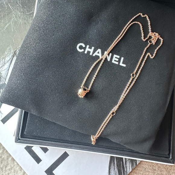 BNIB CHANEL coco crush necklace beige gold - Picture 3 of 4